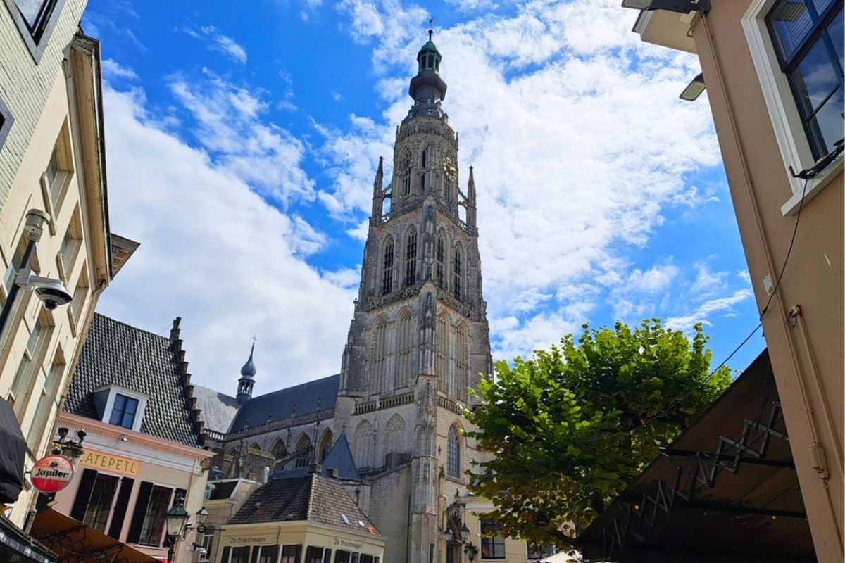 De Grote Kerk in het centrum van Breda